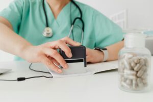 Recepta refundowana – jak ją otrzymać w trakcie ekonsultacji medycznych?