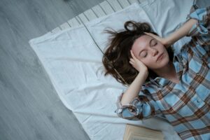 Zawroty głowy – przyczyny, diagnostyka i postępowanie kliniczne
