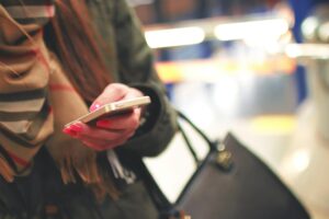 Czy kod recepty przychodzi SMS-em – jak otrzymać e-receptę i gdzie ją znaleźć
