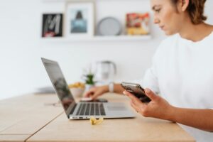 Jak długo czeka się na e-receptę – realny czas oczekiwania i co go wydłuża