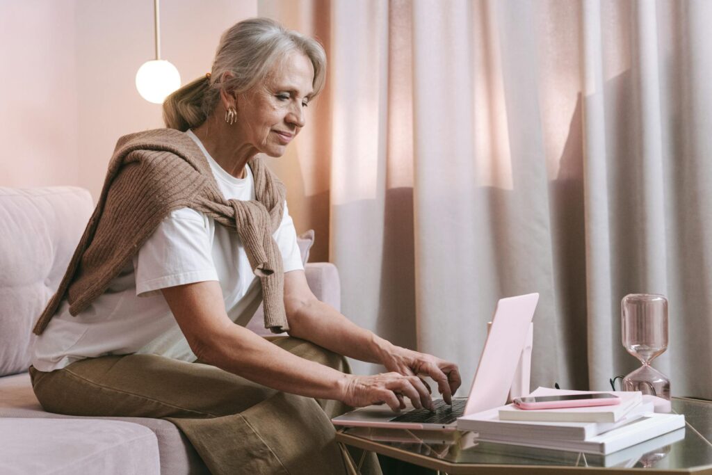 Recepta online dla seniora – jak działa i jak ułatwia leczenie po 65. roku życia informacje