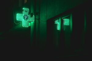 E-recepta w aptece całodobowej – jak wygląda realizacja recepty poza standardowymi godzinami